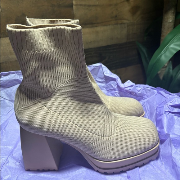 Sold NEW TANISH PINK CHUNKY SOCK BOOT - Picture 3 of 12